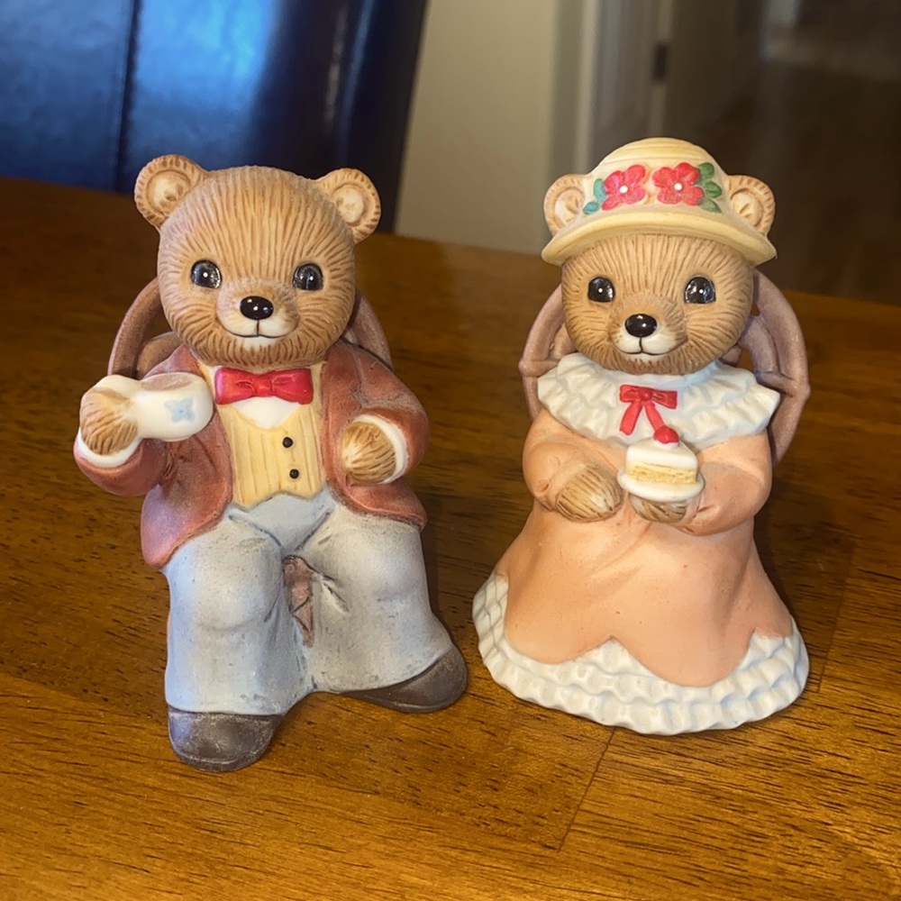 A pair of HOMCO Bear Figurines. Tea Time Excellent Condition